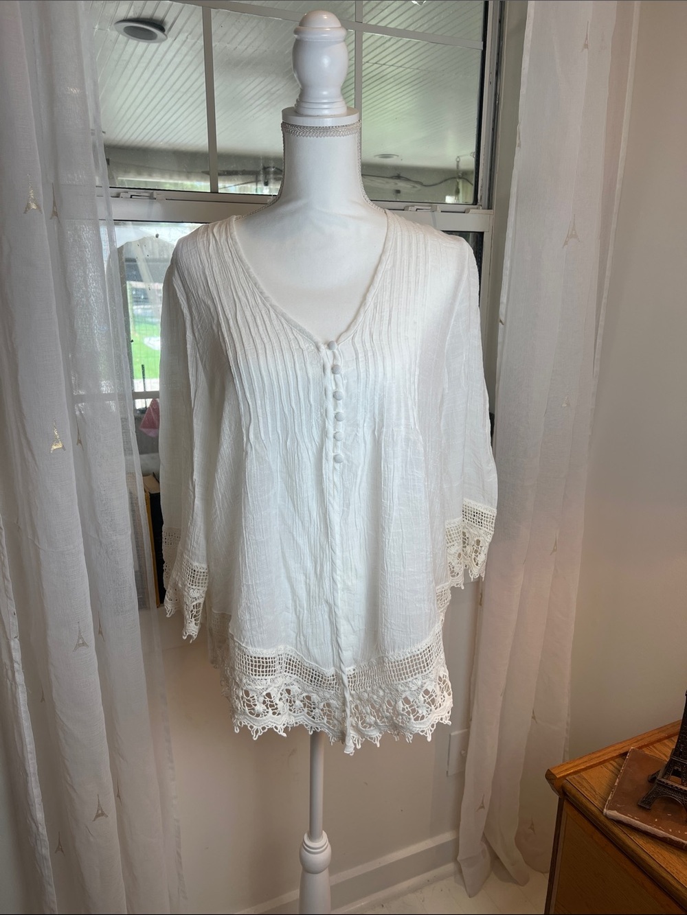 Adiva Cream Crochet Trim V-Neck Buttoned size XL.